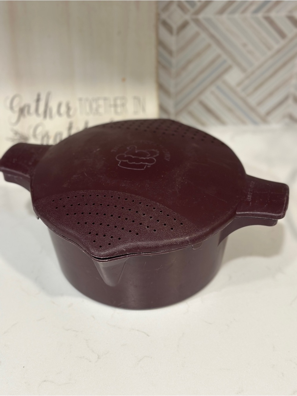 Pampered Chef 2Q Brown Micro-Cooker with Strainer Lid